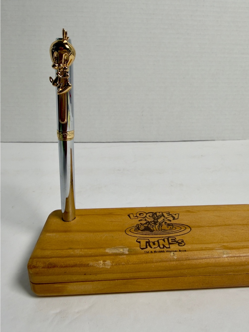 Gold & Silver Character Pen with Wooden Stand - Looney Tunes